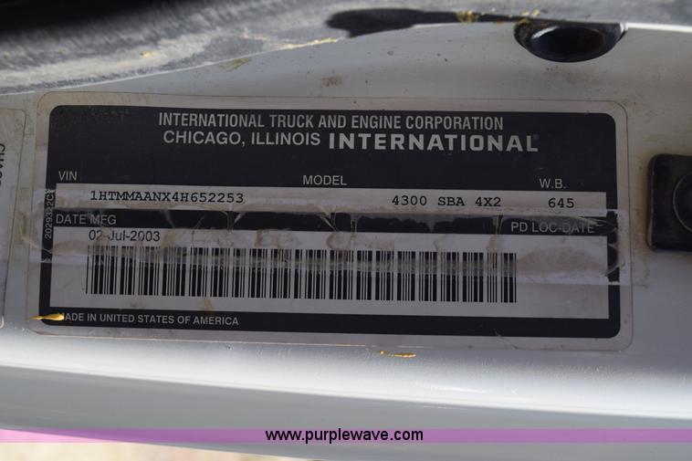 image for item K6018 2004 International DuraStar 4300 truck cab and chassis