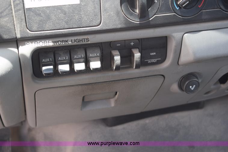 image for item K6100 2006 Ford F550 service truck