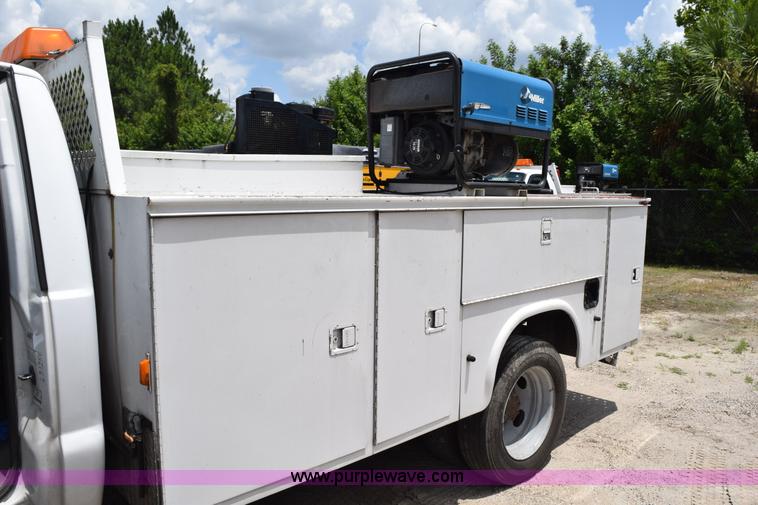 image for item K6100 2006 Ford F550 service truck