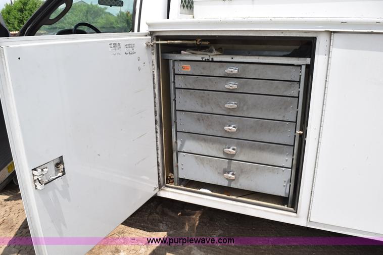 image for item K6100 2006 Ford F550 service truck