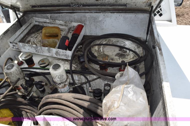 image for item K6100 2006 Ford F550 service truck