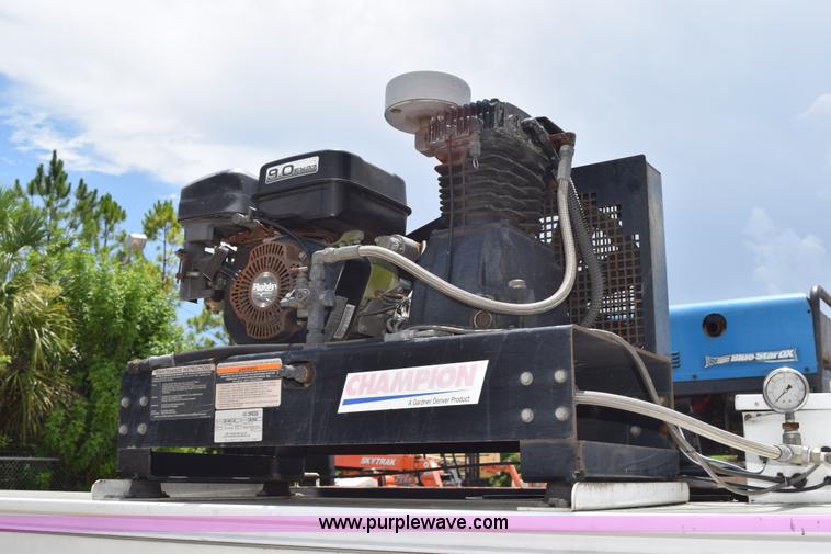 image for item K6100 2006 Ford F550 service truck