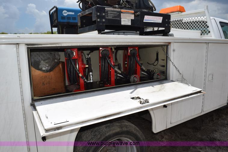 image for item K6100 2006 Ford F550 service truck