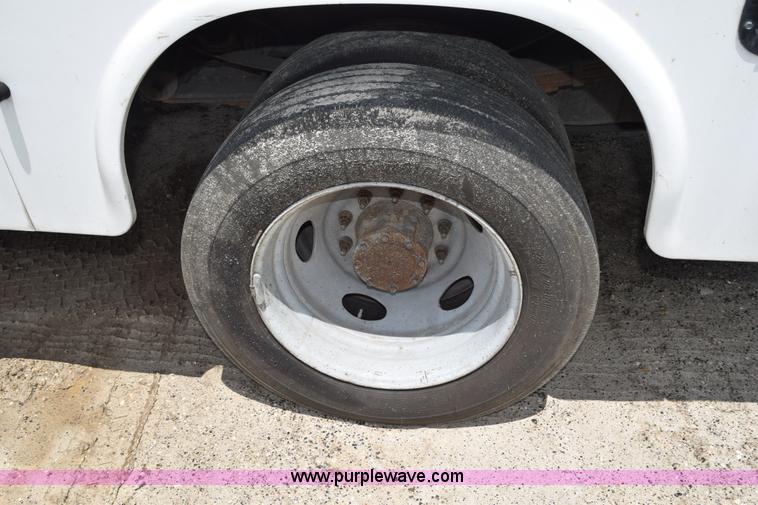 image for item K6100 2006 Ford F550 service truck