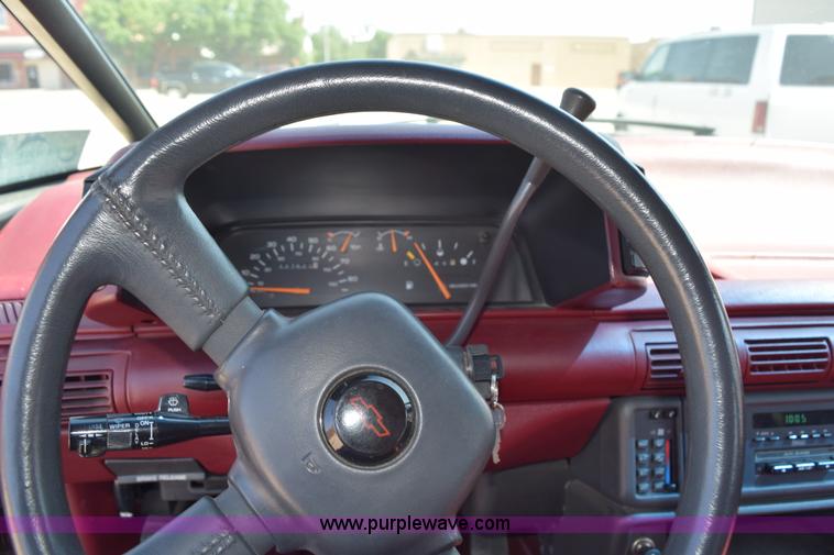 image for item K6105 1992 Chevrolet Lumina APV van