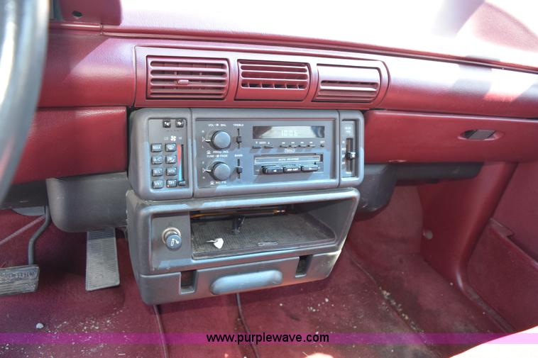 image for item K6105 1992 Chevrolet Lumina APV van