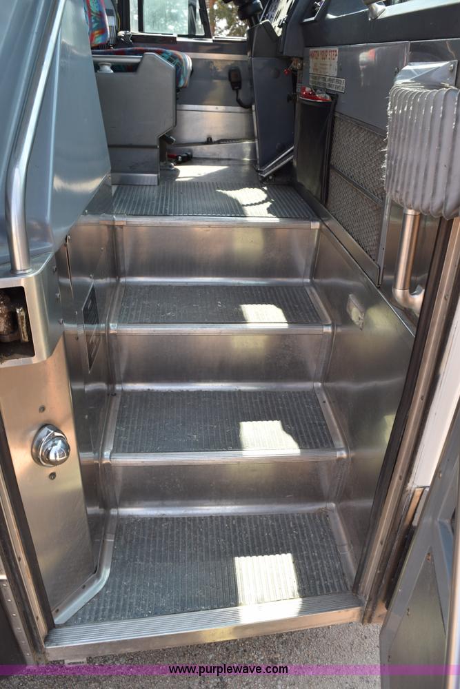 image for item K6106 1989 MCI 102C3 charter bus