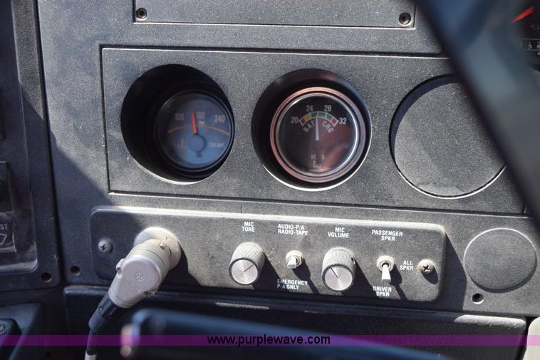 image for item K6106 1989 MCI 102C3 charter bus