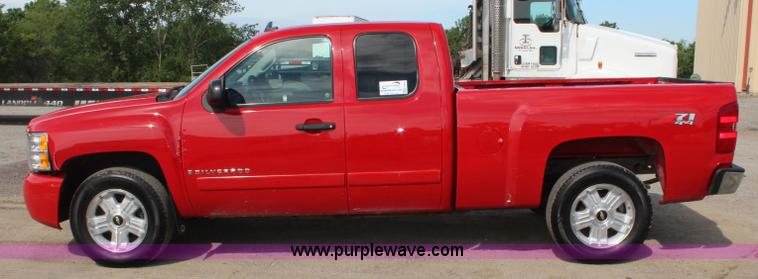 image for item K6930 2008 Chevrolet Silverado 1500 Ext. Cab pickup truck