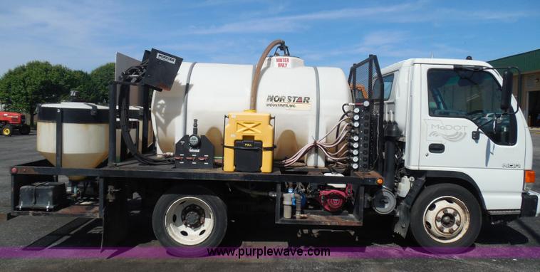 image for item K7500 2001 Isuzu NQR water truck