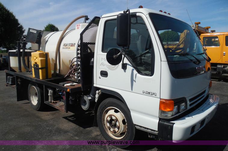 image for item K7500 2001 Isuzu NQR water truck