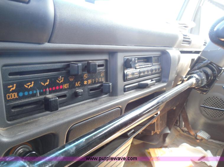 image for item K7500 2001 Isuzu NQR water truck