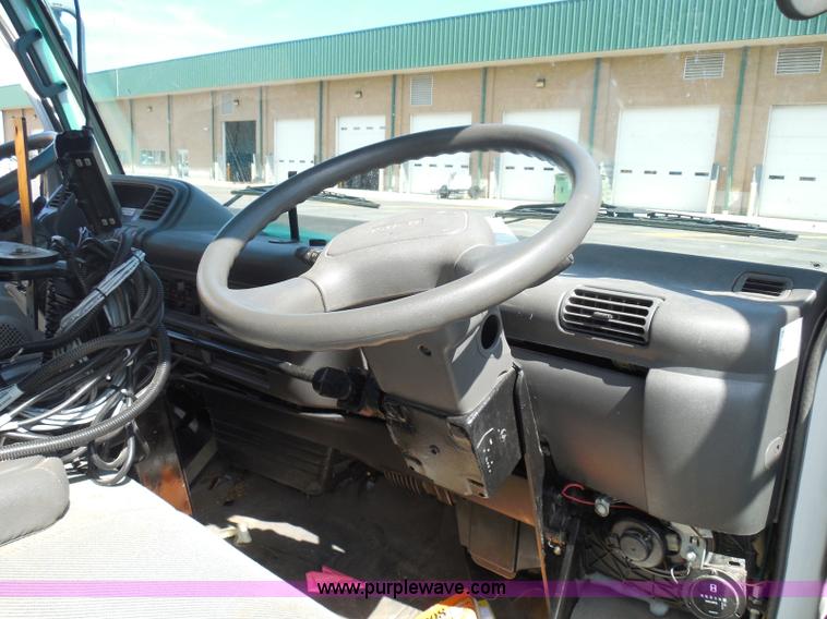 image for item K7500 2001 Isuzu NQR water truck