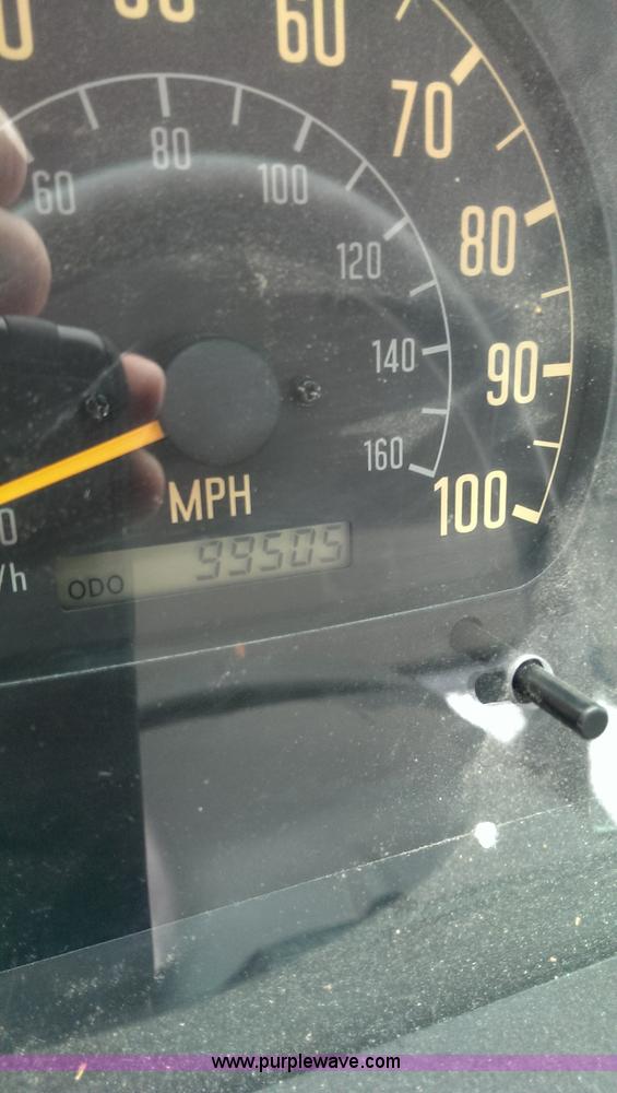 image for item K7500 2001 Isuzu NQR water truck