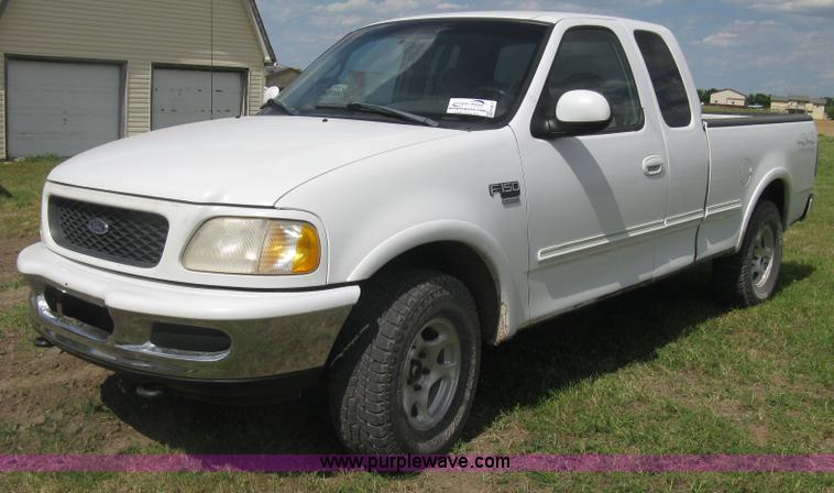 image for item K8611 1998 Ford F150 XLT SuperCab pickup truck