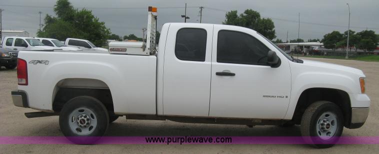 image for item K8643 2008 GMC Sierra 2500HD Ext. Cab pickup truck