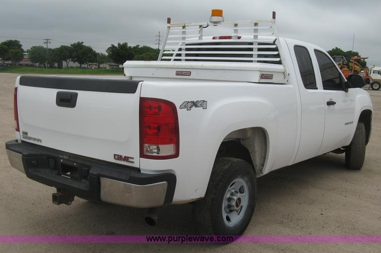 image for item K8643 2008 GMC Sierra 2500HD Ext. Cab pickup truck