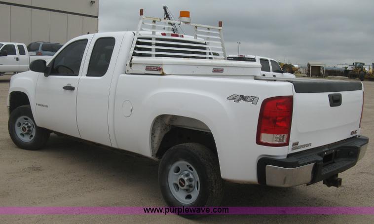 image for item K8643 2008 GMC Sierra 2500HD Ext. Cab pickup truck