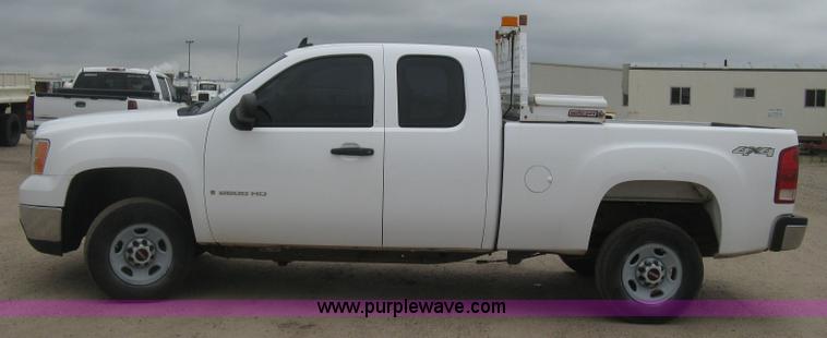 image for item K8643 2008 GMC Sierra 2500HD Ext. Cab pickup truck