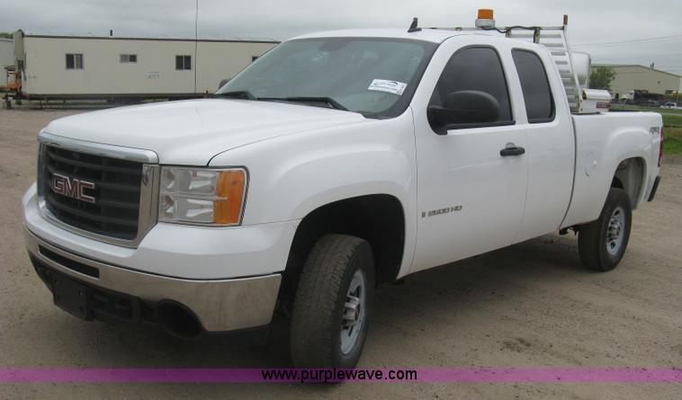 image for item K8643 2008 GMC Sierra 2500HD Ext. Cab pickup truck