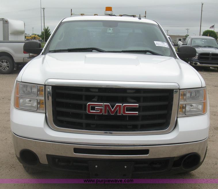 image for item K8643 2008 GMC Sierra 2500HD Ext. Cab pickup truck