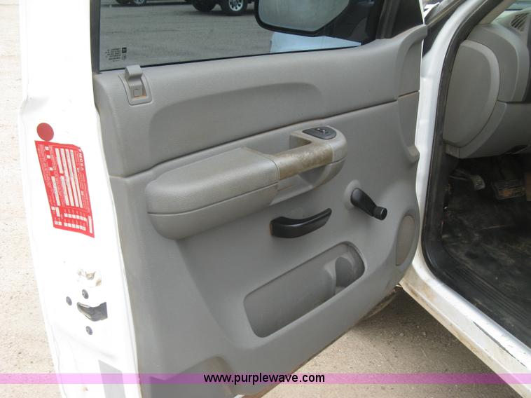 image for item K8643 2008 GMC Sierra 2500HD Ext. Cab pickup truck