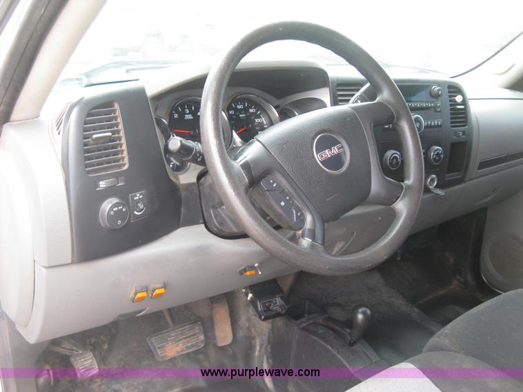 image for item K8643 2008 GMC Sierra 2500HD Ext. Cab pickup truck