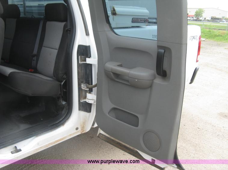 image for item K8643 2008 GMC Sierra 2500HD Ext. Cab pickup truck