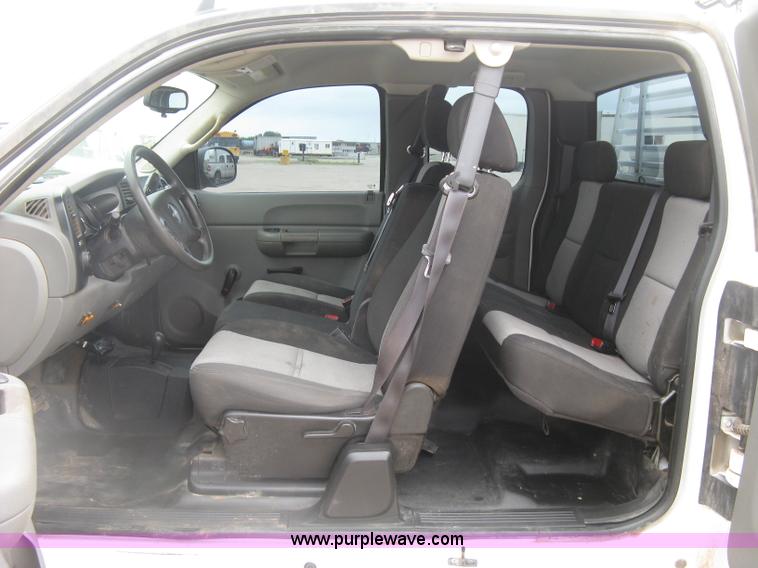 image for item K8643 2008 GMC Sierra 2500HD Ext. Cab pickup truck