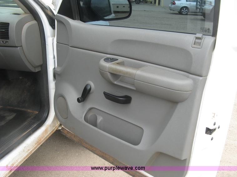 image for item K8643 2008 GMC Sierra 2500HD Ext. Cab pickup truck