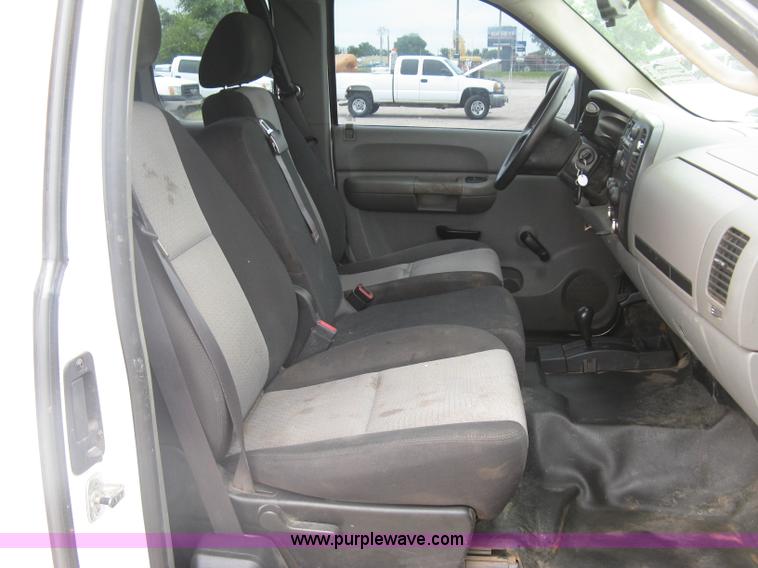 image for item K8643 2008 GMC Sierra 2500HD Ext. Cab pickup truck