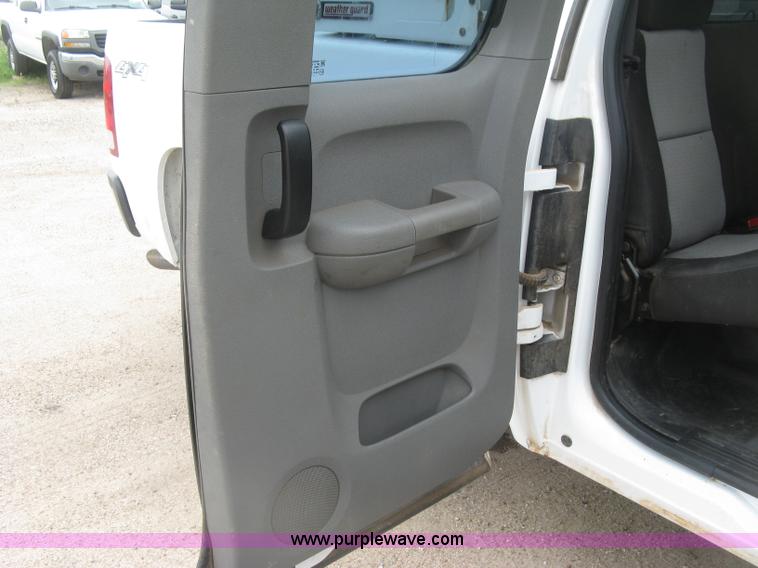 image for item K8643 2008 GMC Sierra 2500HD Ext. Cab pickup truck