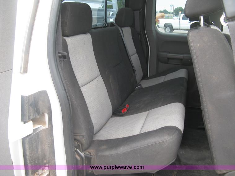 image for item K8643 2008 GMC Sierra 2500HD Ext. Cab pickup truck