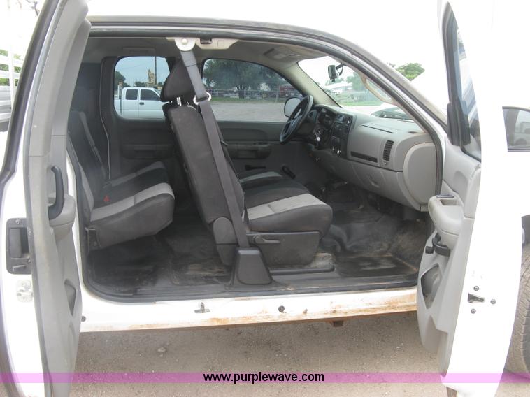 image for item K8643 2008 GMC Sierra 2500HD Ext. Cab pickup truck