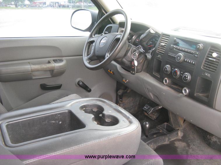 image for item K8643 2008 GMC Sierra 2500HD Ext. Cab pickup truck