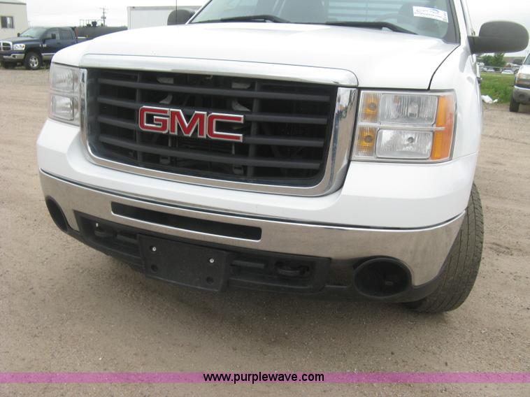 image for item K8643 2008 GMC Sierra 2500HD Ext. Cab pickup truck