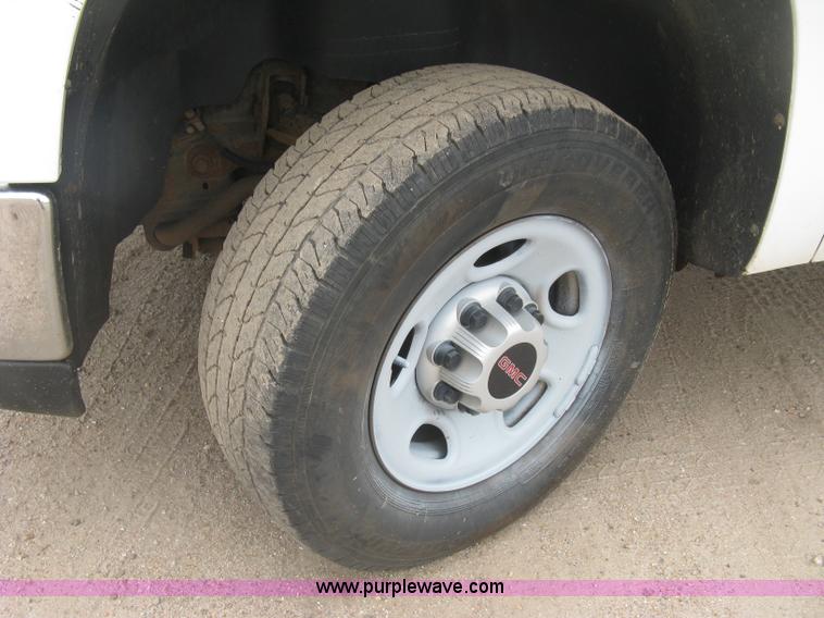 image for item K8643 2008 GMC Sierra 2500HD Ext. Cab pickup truck