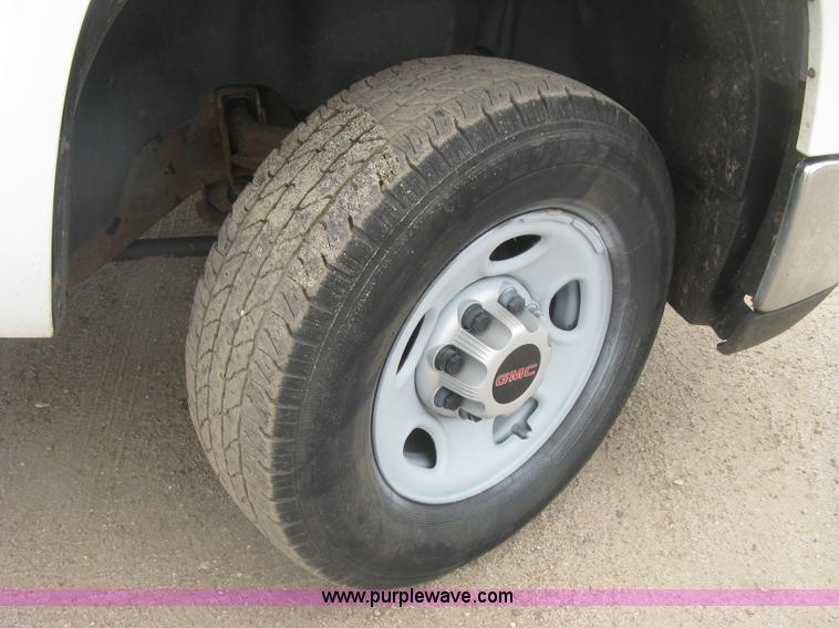 image for item K8643 2008 GMC Sierra 2500HD Ext. Cab pickup truck