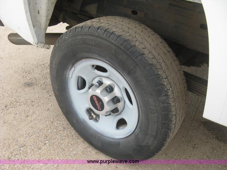 image for item K8643 2008 GMC Sierra 2500HD Ext. Cab pickup truck