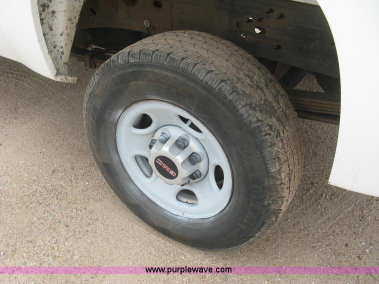 image for item K8643 2008 GMC Sierra 2500HD Ext. Cab pickup truck