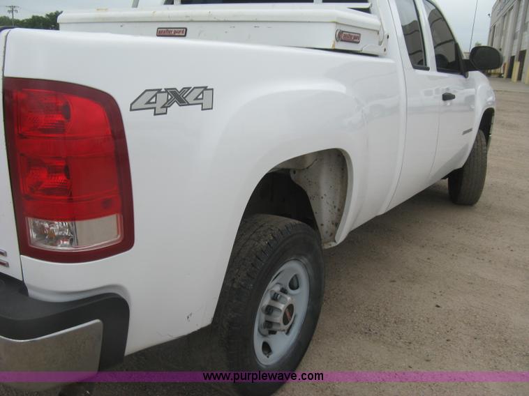 image for item K8643 2008 GMC Sierra 2500HD Ext. Cab pickup truck