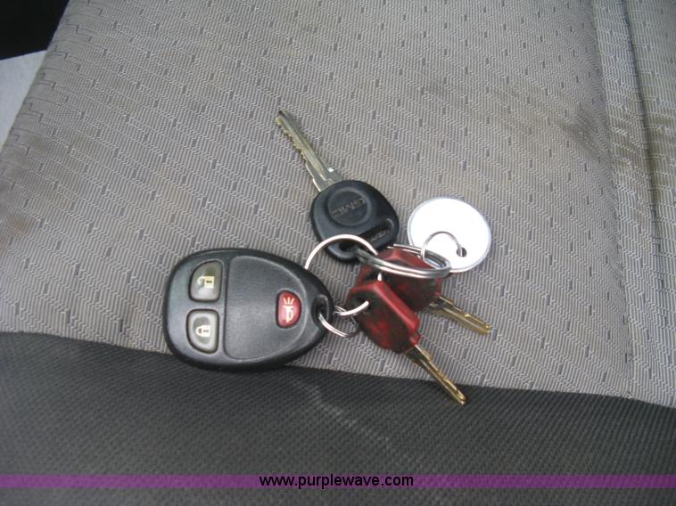 image for item K8643 2008 GMC Sierra 2500HD Ext. Cab pickup truck