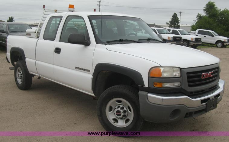 image for item K8644 2007 GMC Sierra Classic 2500HD Ext. Cab pickup truck