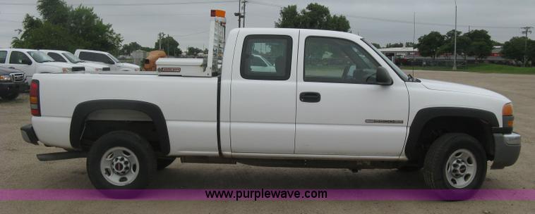 image for item K8644 2007 GMC Sierra Classic 2500HD Ext. Cab pickup truck