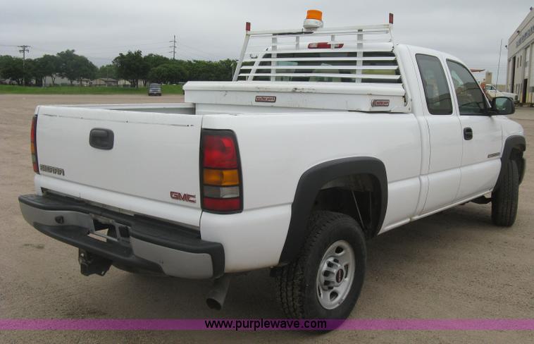 image for item K8644 2007 GMC Sierra Classic 2500HD Ext. Cab pickup truck