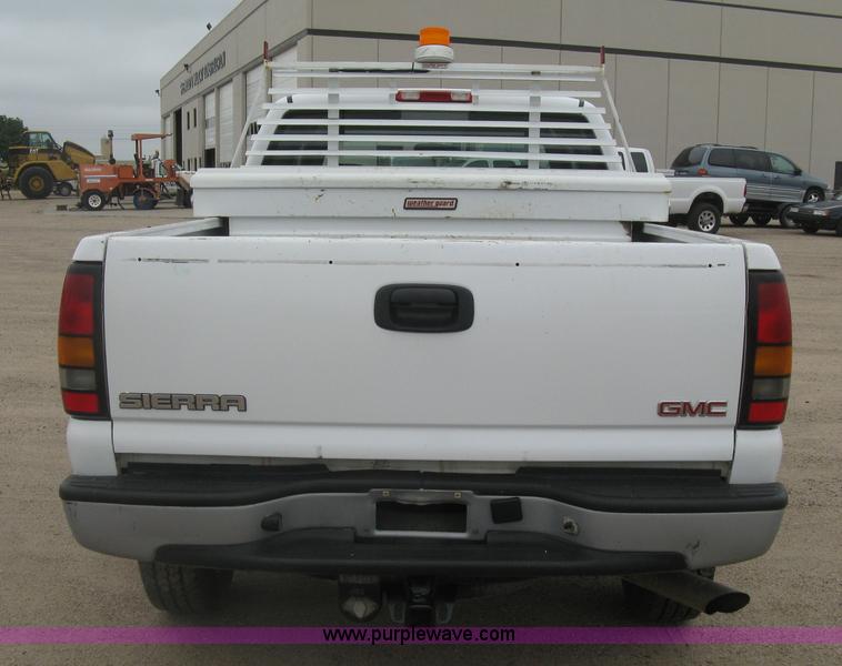 image for item K8644 2007 GMC Sierra Classic 2500HD Ext. Cab pickup truck
