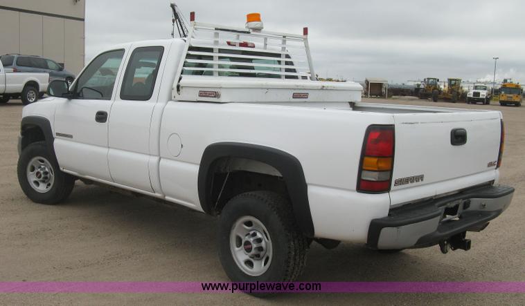 image for item K8644 2007 GMC Sierra Classic 2500HD Ext. Cab pickup truck
