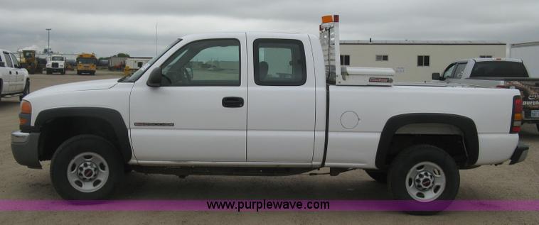 image for item K8644 2007 GMC Sierra Classic 2500HD Ext. Cab pickup truck