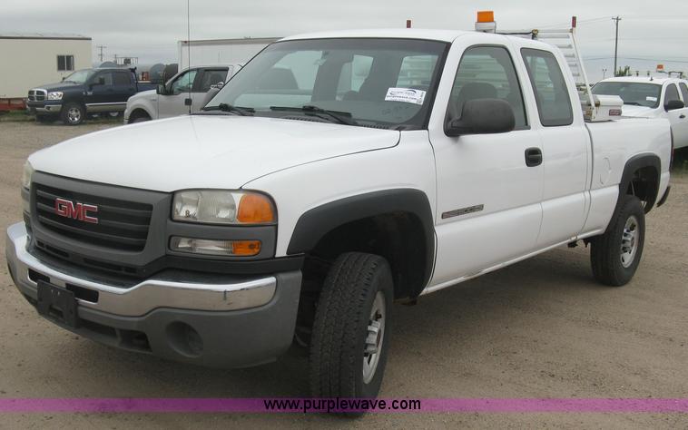 image for item K8644 2007 GMC Sierra Classic 2500HD Ext. Cab pickup truck