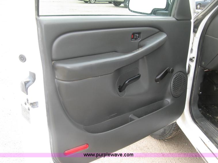 image for item K8644 2007 GMC Sierra Classic 2500HD Ext. Cab pickup truck